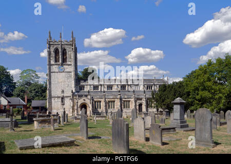 Der Bau dieses prächtigen magnesiumhaltigen Kalkstein Kirche wurde um 1150 AD begonnen, aber es gab eine Reihe von Änderungen, die seit damals gewesen. Stockfoto