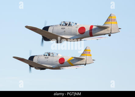 MONROE, NC - November 11, 2017: Reenactment der japanische Angriff auf Pearl Harbor während Warbirds über Monroe Air Show in Monroe, NC. Stockfoto