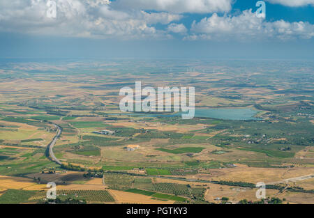 Panoramablick auf die umliegende Landschaft von Erice, Provinz Trapani, Sizilien. Stockfoto