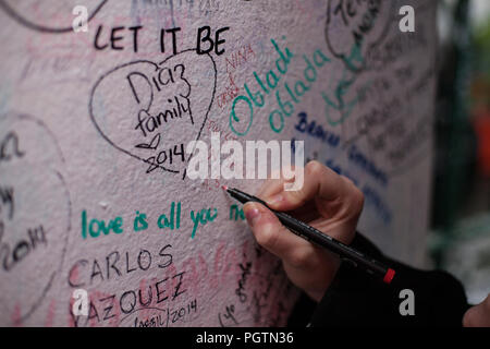Unterzeichnung an der Wand der Abbey Road Studios Stockfoto