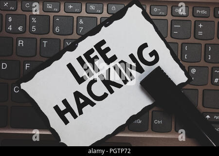 Handschrift text Life Hacking. Konzept, d. h. einfache und clevere Techniken bei der Bewältigung Aufgabe leicht Weißbuch Tastatur Inspiration kommunizieren Stockfoto