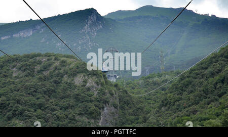 Monte Baldo oberhalb des Dorfes malsesine am Ufer des Gardasees Stockfoto