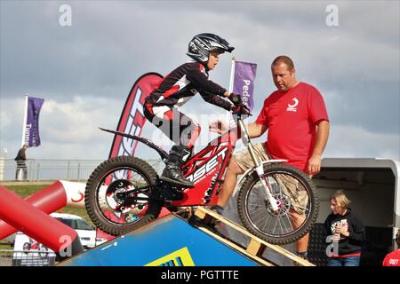 Silverstone, Northamptonshire, GB, 24. August 2018 - 2018 GOPRO Britischen Grand Prix MOTORGP Freie Praxis Tag - jede Menge zwei Rad Action auf der Strecke Stockfoto