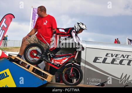 Silverstone, Northamptonshire, GB, 24. August 2018 - 2018 GOPRO Britischen Grand Prix MOTORGP Freie Praxis Tag - jede Menge zwei Rad Action auf der Strecke Stockfoto