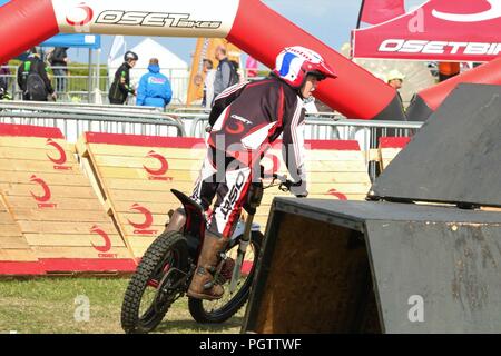 Silverstone, Northamptonshire, GB, 24. August 2018 - 2018 GOPRO Britischen Grand Prix MOTORGP Freie Praxis Tag - jede Menge zwei Rad Action auf der Strecke Stockfoto