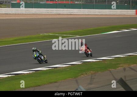 Silverstone, Northamptonshire, GB, 24. August 2018 - 2018 GOPRO Britischen Grand Prix MOTORGP Freie Praxis Tag - jede Menge zwei Rad Action auf der Strecke Stockfoto