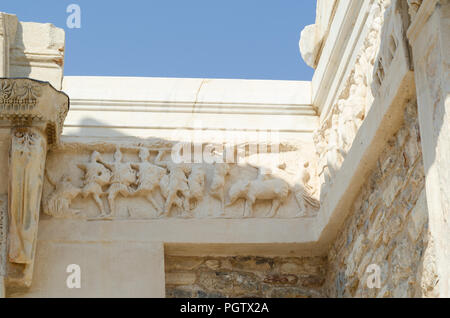 EPHESUS, Türkei: Marble Reliefs in Ephesus historische antike Stadt, in Selcuk, Izmir, Türkei Stockfoto