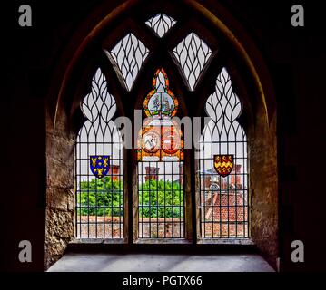 Glasfenster Sir Roger de Somervile und seine Frau Maud gewidmet. Stockfoto