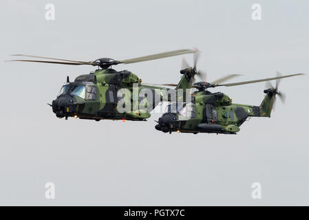 Zwei NHIndustries NH90 TTH Militärhubschrauber aus dem Utti Jaeger Regiment der finnischen Armee. Stockfoto