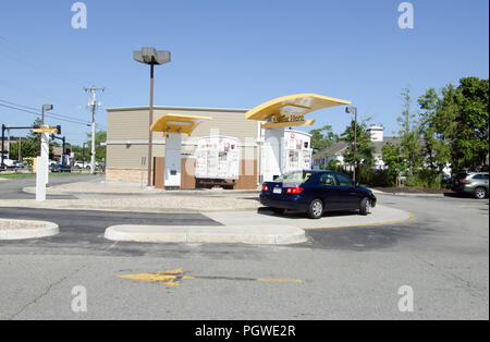 McDonald's Fast Food Drive Thru in Hyannis, Cape Cod, Massachusetts, USA Stockfoto
