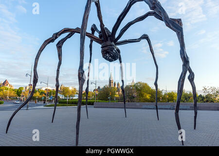 Spider Skulptur außerhalb der Kanadischen Nationalgalerie in Ottawa - Kanada Stockfoto