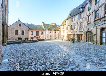 Frankreich, Aveyron, Conques, "Les Plus beaux villages de France (Schönste Dörfer Frankreichs), fahren Sie auf der El Camino de Santiago, quadratisch Stockfoto