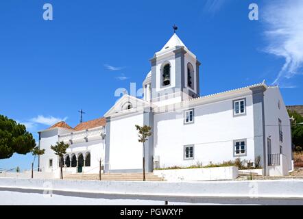 Blick auf Sao Tiago Pfarrkirche auch als Castro Marim Mutter Kirche, Castro Marim, Algarve, Portugal, Europa bekannt. Stockfoto