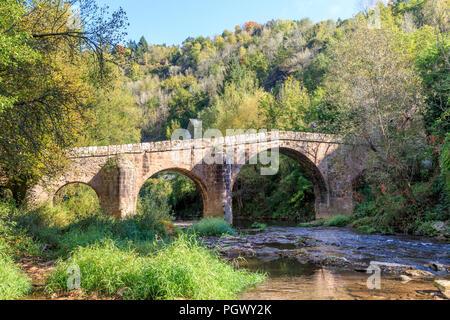 Frankreich, Aveyron, Conques, "Les Plus beaux villages de France (Schönste Dörfer Frankreichs), fahren Sie auf der El Camino de Santiago, Römische bri-Stop Stockfoto