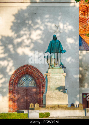 Paul Gerhardt Denkmal vor der Kirche in Lubben, Spreewald, Deutschland Stockfoto