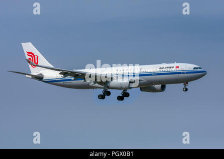 Air China Airbus A330-200, Passenger Jet Landung. Am Flughafen Malpensa, Mailand fotografierte, Italien Stockfoto