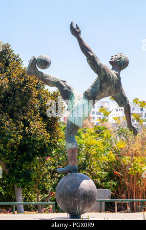 Statue von Natan Panz (September 28, 1917 - April 28, 1948) Eine jüdische Fußballspieler von Palästina, die Obligatorisch für Maccabi Tel Aviv und Beit gespielt Stockfoto