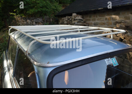 Roof Rack auf den Trabant Kombi war von 1957 bis 1990 in der ehemaligen DDR hergestellt Stockfoto