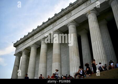 Menschen entspannend auf das Lincoln Memorial, Washington DC, USA Stockfoto