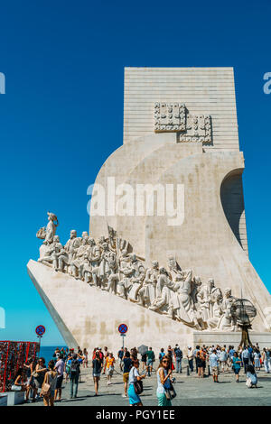 Lissabon, Portugal - 23 AUGUST 2017: Monument der Entdeckungen (Padrao dos Descobrimentos) feiert die Portugiesische Zeitalter der Entdeckungen Stockfoto