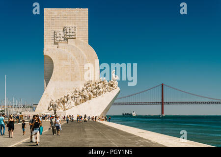 Lissabon, Portugal - 23 AUGUST 2017: Monument der Entdeckungen (Padrao dos Descobrimentos) feiert die Portugiesische Zeitalter der Entdeckungen Stockfoto