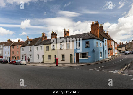 Bunte Häuser in Long Street, Devizes, Wiltshire, England, Großbritannien Stockfoto