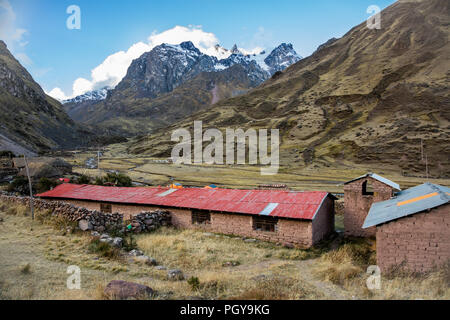 Cancha Cancha Dorf im Lares Tal, entlang der Lares Trek, in der Nähe von Cusco und Machu Picchu, Peru Stockfoto