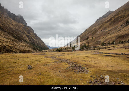 Cancha Cancha Dorf im Lares Tal, entlang der Lares Trek, in der Nähe von Cusco und Machu Picchu, Peru Stockfoto