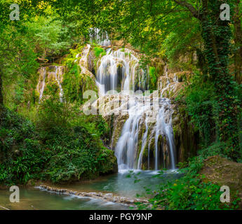 Krushuna Wasserfälle sind eine Reihe von Wasserfällen im Norden von Bulgarien, in der Nähe des Dorfes Letnitsa Krushuna, Gemeinde, Крушунски водопади Stockfoto