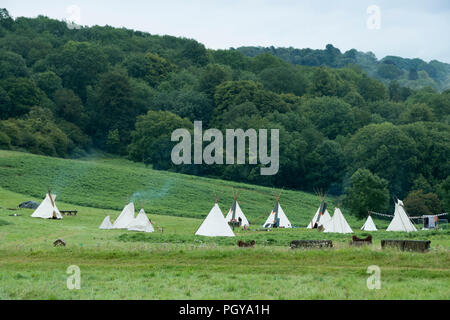 Newport, Wales - 23 Aug 14: Mit Blick auf einen Kreis von warf Tipis in teepee Tal am 14. August 2015 Im Green Gathering Festival Stockfoto