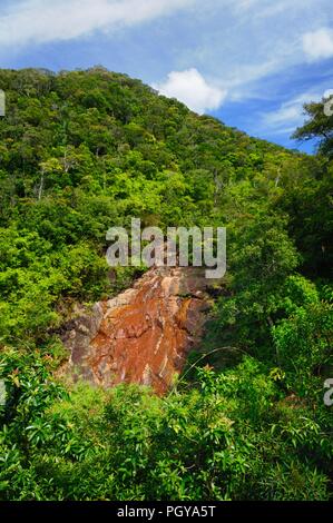 Wasserfall im Dschungel, Insel Koh Chang, Thailand. Stockfoto