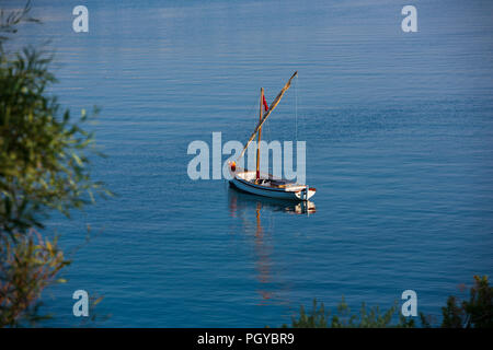 Kleines Segelboot Stockfoto