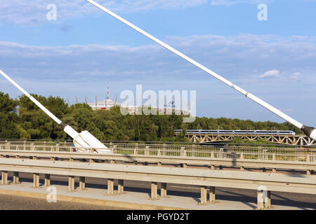 Warschau, Polen - 17. Juni 2018: Stadion PGE Narodowy Blick von Swietokrzyski-brücke Stockfoto