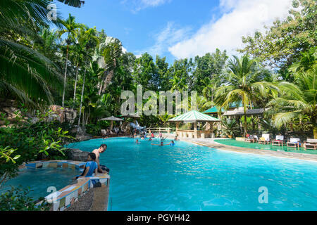 Schwimmbad in Sepilok Jungle Resort, Sandakan Bezirk, Borneo, Sabah, Malaysia Stockfoto