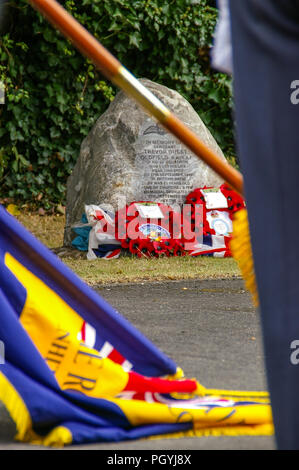 Ein Gedenkstein für Sergeant Trevor Guest Oldfield von 92 Squadron, der während der Schlacht von Großbritannien bei einem Spitfire abgeschossen wurde. Dartford. Copyspace Stockfoto