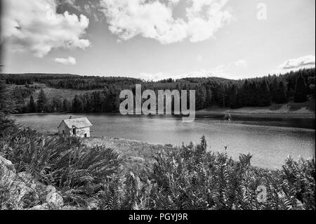 Drumore Loch und verlassenen Boot Haus, Perth und Kinross, die schottischen Highlands, Schottland, UK, GB. Stockfoto