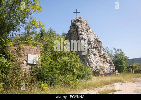 Ehemalige kommunistische Regime Arbeitslager und rock Steinbruch mit Gedenkstätte "lowetsch Camp" in der Nähe von Lowetsch Stockfoto