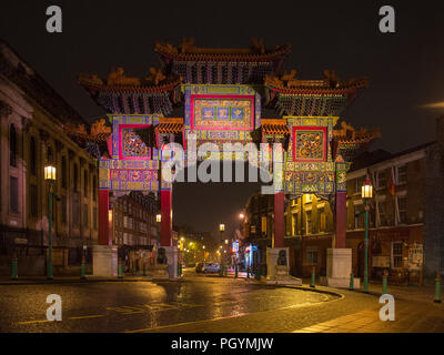 Liverpool, England, UK - 3. November 2015: Die Chinatown Gate auf Nelson Street in Liverpool. Stockfoto