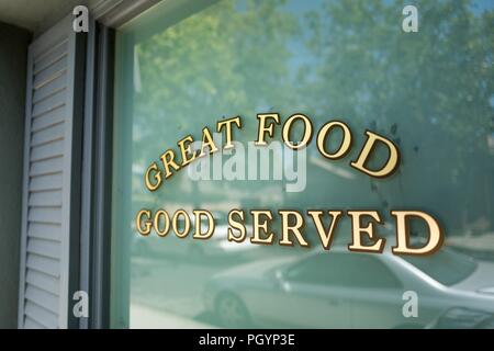 Zeichen lesen, gutes Essen, gute serviert auf der Fassade der Bywater, ein Stil von New Orleans Cajun Küche Restaurant im Silicon Valley, Los Gatos, Kalifornien, 30. Mai 2018. () Stockfoto