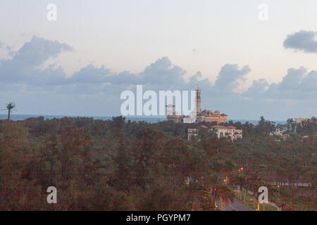 Topview des Großen Leuchtturm in Alexandria, stand auf der Insel Pharos, Mittelmeer, und Al-Montaza, Alexandria, Ägypten 2013 Stockfoto