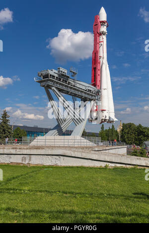 Wostok Rakete in der Nähe der Space Pavilion, VDNKH, Moskau, Russland Stockfoto