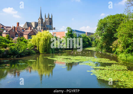 Leamington Spa Royal Leamington Spa Town All Saints Church und den Fluss leam Royal Leamington Spa Warwickshire, England Großbritannien gb Europa Stockfoto