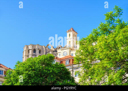 Kloster Unserer Lieben Frau auf dem Berg Karmel durch das Erdbeben von Lissabon im Jahr 1755 zerstört, da vom Rossio Platz, Lissabon gesehen. Portugal Stockfoto