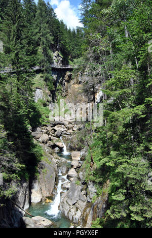 Galitzen fällt in den österreichischen Alpen Stockfoto