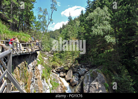 Galitzen fällt in den österreichischen Alpen Stockfoto