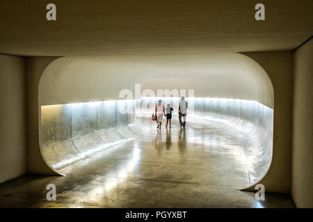 Innenraum von Oscar Niemeyer Museum. Curitiba, Parana, Brasilien. Stockfoto