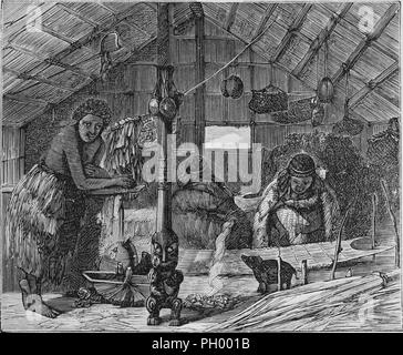 Schwarz und Weiß Vintage Print, Darstellung einer Szene in Neuseeland, mit mehreren Maori Frauen, sitzenden und stehenden innerhalb einer whare (Haus) oder Wharenui (Haus der Begegnung) in der Weberei Flachs Matten, mit Kete (Baskets) und Utensilien, die von der Decke hängen, und eine Poe tokomanawa (mittlere Spalte) mit ihrer Basis in der Form eines Vorfahren oder mythologische Figur im Vordergrund sichtbar, in Band John George Holz geschnitzt" veröffentlicht Der unzivilisierten Rassen der Menschen in allen Ländern der Welt, eine umfassende Berücksichtigung ihrer Sitten und Bräuche und Ihrer körperlichen, sozialen, psychischen, moralischen und rel Stockfoto