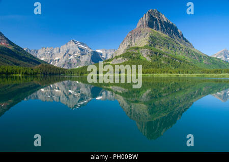 Swiftcurrent Lake zu Grinnell Point und Mt Gould, Glacier National Park, Montana Stockfoto