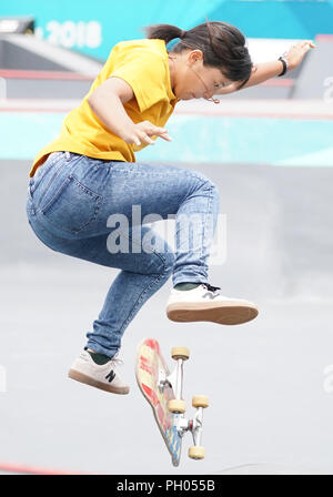 Palembang. 29 Aug, 2018. Isa Kaya von Japan konkurriert während der Skateboard Frauen- Straße am 18. asiatischen Spiele in Palembang, Indonesien letzte am 12.08.29., 2018. Credit: Cheng Min/Xinhua/Alamy leben Nachrichten Stockfoto