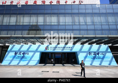 (180829) - Peking, Aug 29, 2018 (Xinhua) - Foto am 12.08.29, 2018 zeigt das Media Center des FOCAC Beijing Summit 2018 an der Beijing Jianguo International Convention Center von Beijing International Hotel in Peking, der Hauptstadt von China. Das Media Center des Forum für chinesisch-afrikanische Zusammenarbeit (FOCAC) Probebetrieb am Mittwoch gestartet. Der Gipfel ist für den 3. September in Peking 4 geplant. (Xinhua / Zhang Chenlin) (Gni) Stockfoto